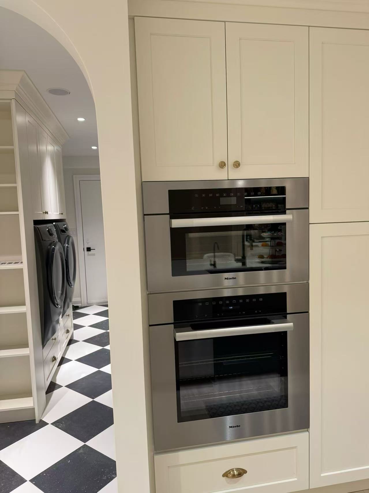 Kitchen Remodeling
<div class=